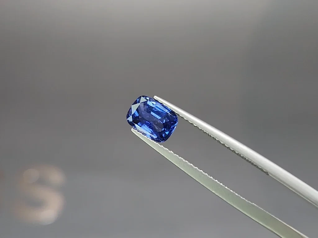 Сапфир Cornflower Blue в огранке кушон 1.50 карат, Шри-Ланка Изображение №3