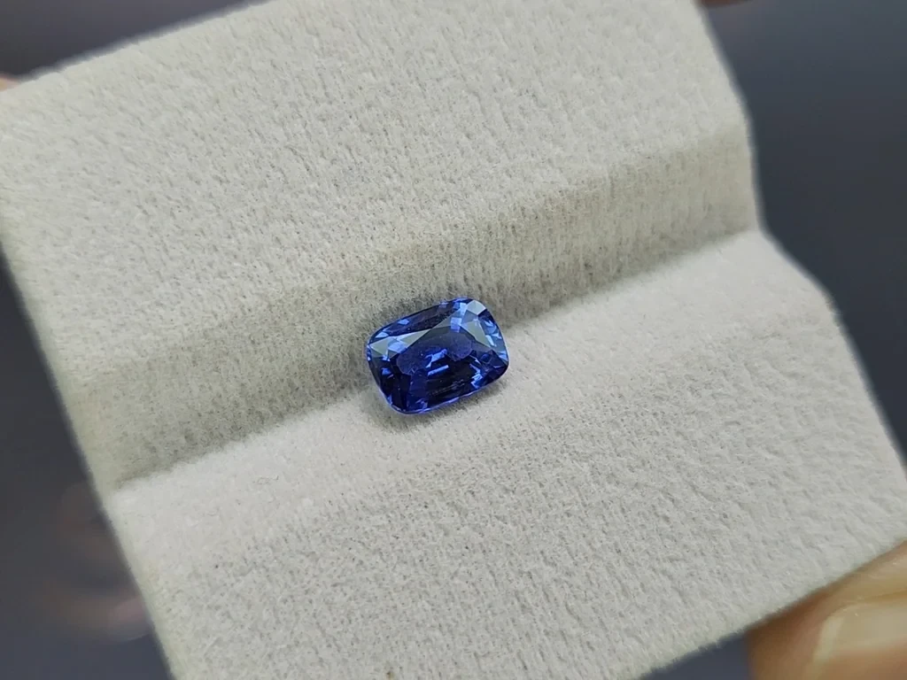 Сапфир Cornflower Blue в огранке кушон 1.50 карат, Шри-Ланка Изображение №4