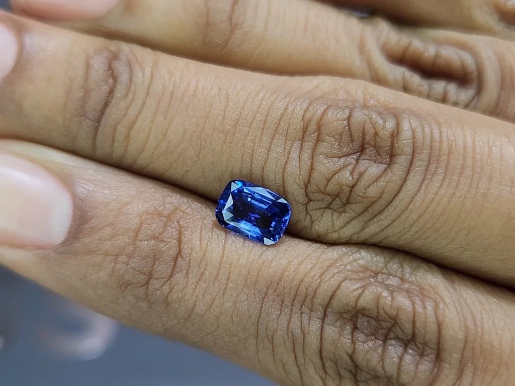 Сапфир Cornflower Blue в огранке кушон 1.50 карат, Шри-Ланка Изображение №2