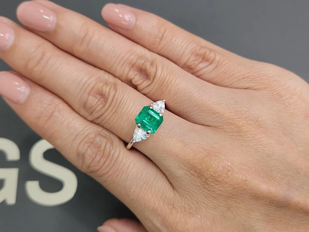 Яркий колумбийский изумруд 1,56 карат, Vivid Green Изображение №5
