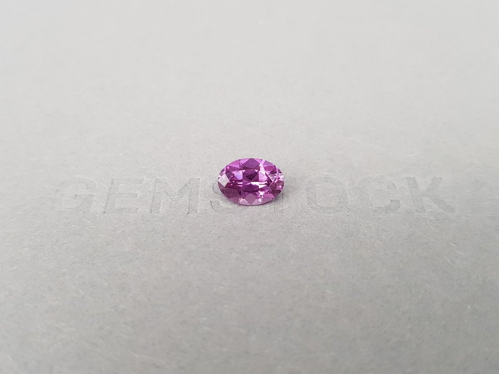 Кольцо с негретым фиолетовым сапфиром 1,54 карата и бриллиантами в белом золоте 750 пробы Изображение №4