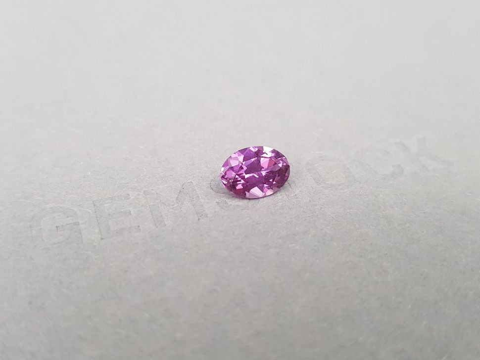 Кольцо с негретым фиолетовым сапфиром 1,54 карата и бриллиантами в белом золоте 750 пробы Изображение №6