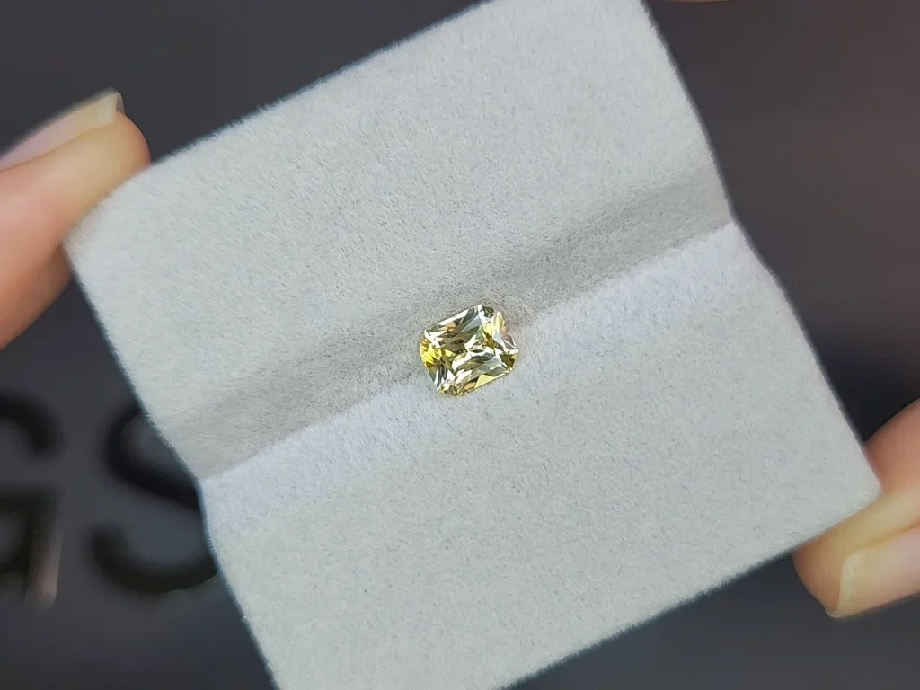 Желтый сапфир (Pastel Yellow) в огранке радиант 0,84 карата, Шри-Ланка Изображение №4