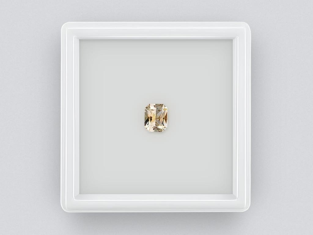 Желтый сапфир (Pastel Yellow) в огранке радиант 0,84 карата, Шри-Ланка Изображение №1
