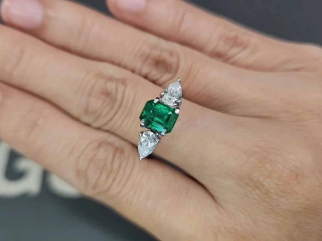 Изумруд Vivid Green в огранке октагон 1,88 карата, Пакистан  Изображение №5