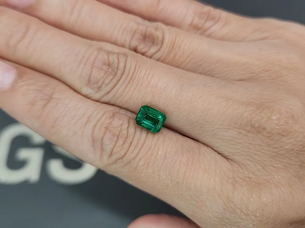 Изумруд Vivid Green в огранке октагон 1,88 карата, Пакистан  Изображение №2
