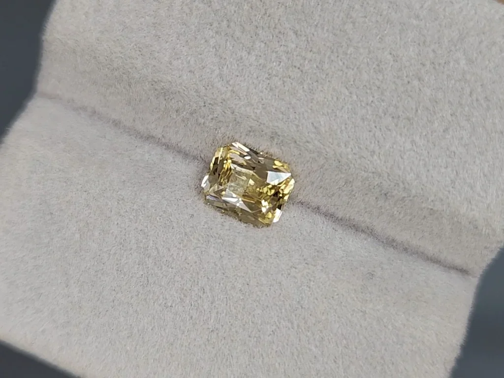 Негретый сапфир Pastel Yellow в огранке радиант 1,20 карат, Шри-Ланка Изображение №4
