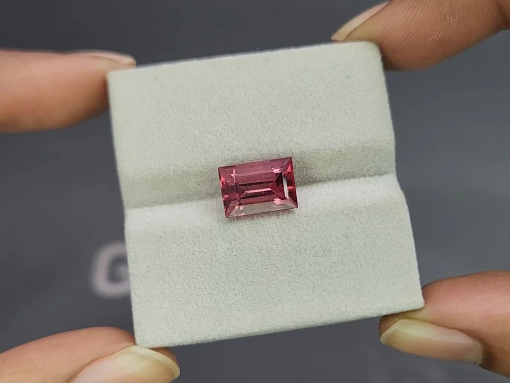 Красно-розовый турмалин в огранке октагон 4,10 карат, Нигерия Изображение №4