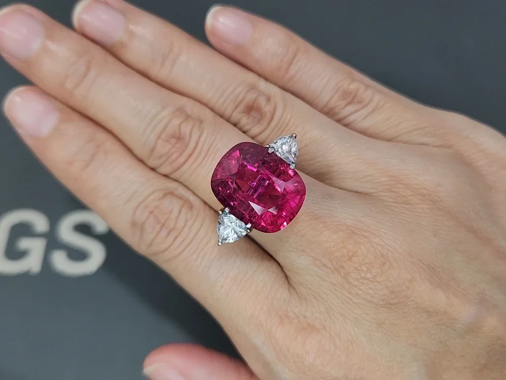 Ярко-розовый турмалин рубеллит в огранке кушон 14,63 карат, Нигерия Изображение №5