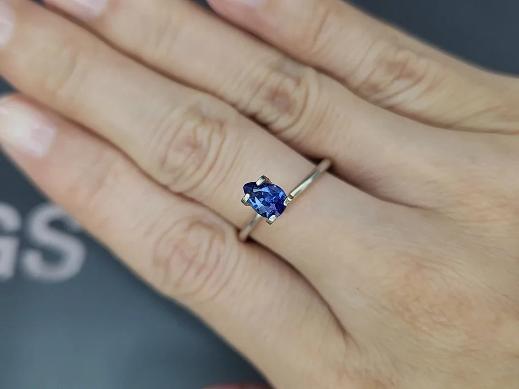 Сапфир Royal Blue в огранке груша 0,92 карат, Шри-Ланка  Изображение №5