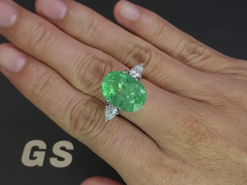 Лот №3. Турмалин Параиба Neon green в огранке овал 12,12 карат, Мозамбик  Изображение №5