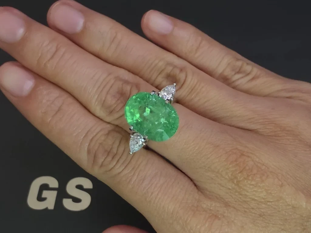 Лот №3. Турмалин Параиба Neon green в огранке овал 12,12 карат, Мозамбик  Изображение №6