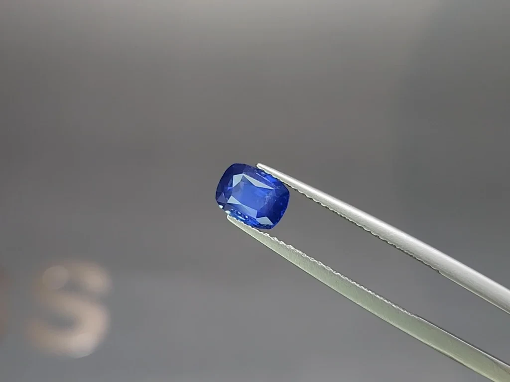 Сапфир Cornflower Blue в огранке кушон 1,27 карат, Шри-Ланка Изображение №3