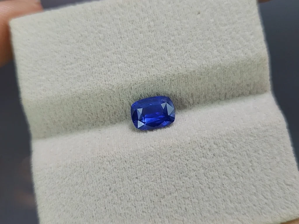 Сапфир Cornflower Blue в огранке кушон 1,27 карат, Шри-Ланка Изображение №4