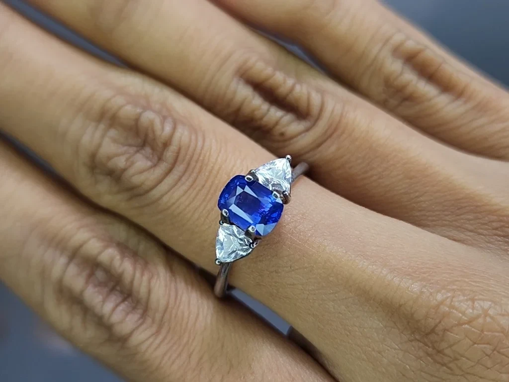 Сапфир Cornflower Blue в огранке кушон 1,27 карат, Шри-Ланка Изображение №5