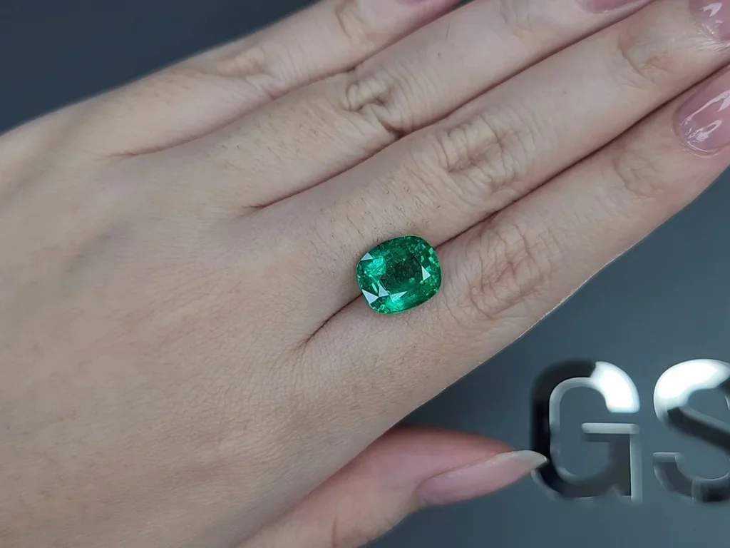 Изумруд Intense Green в огранке кушон 4,24 карата, Замбия  Изображение №2