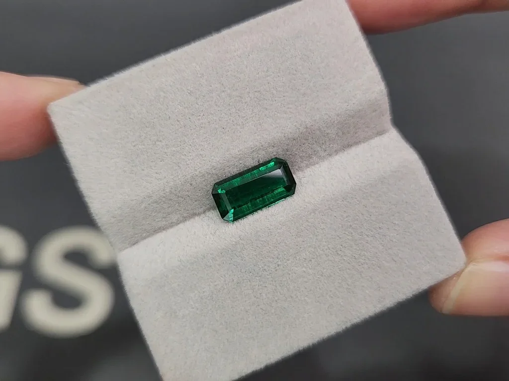 Изумруд Vivid Green в огранке октагон 1,61 карата, Пакистан Изображение №4