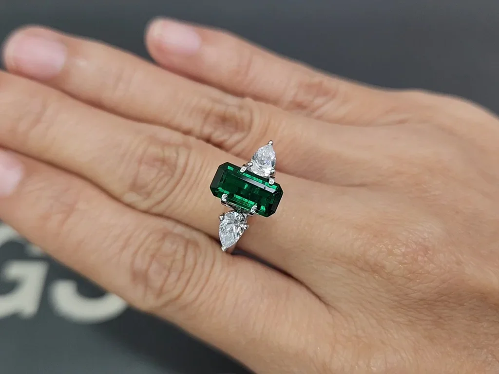 Изумруд Vivid Green в огранке октагон 1,61 карата, Пакистан Изображение №5