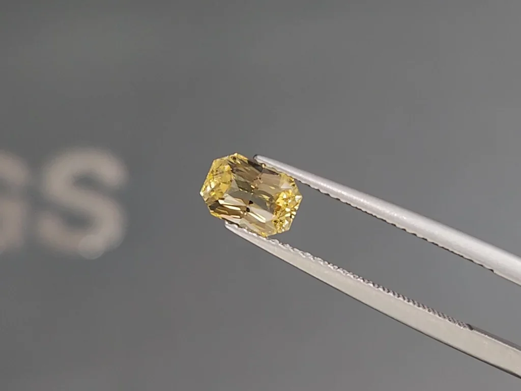 Желтый сапфир Pastel Yellow в огранке радиант 1,60 карат, Шри-Ланка Изображение №2