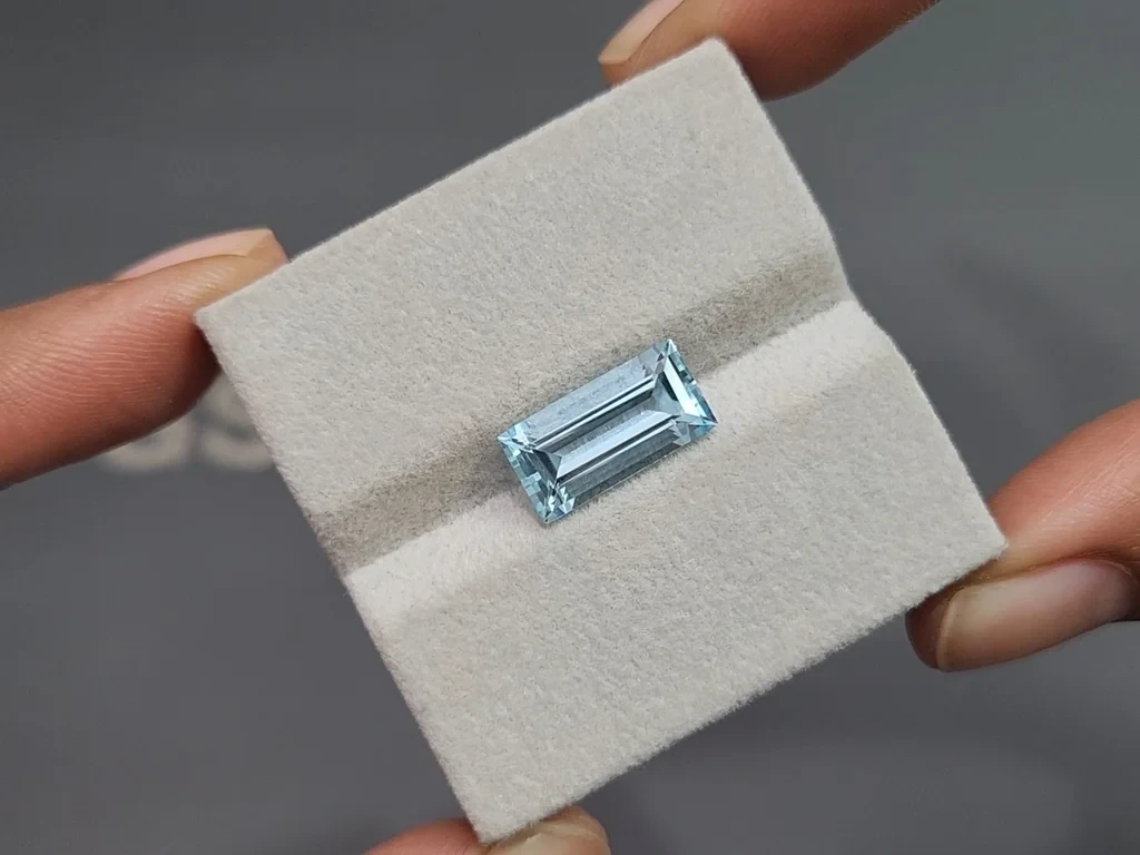 Аквамарин в огранке багет 3,64 карата, Мадагаскар  Изображение №4