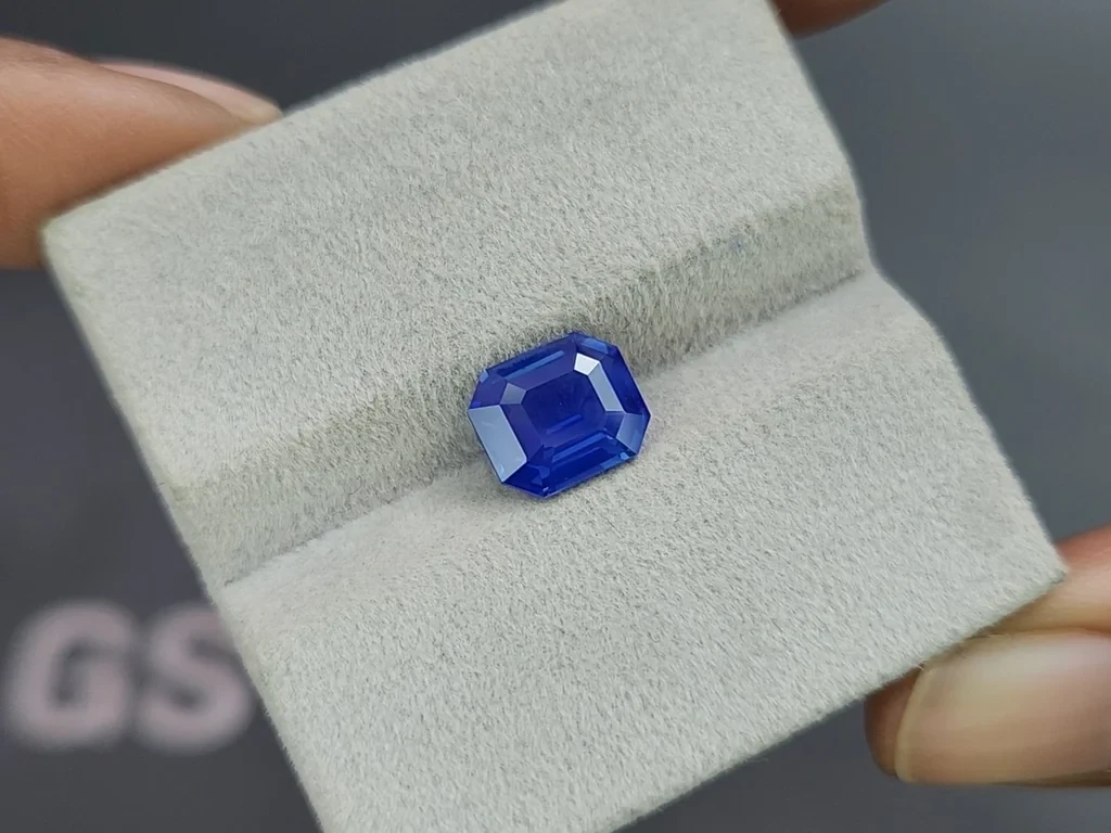 Негретый сапфир Cornflower Blue в огранке октагон 2,57 карат, Шри-Ланка Изображение №4