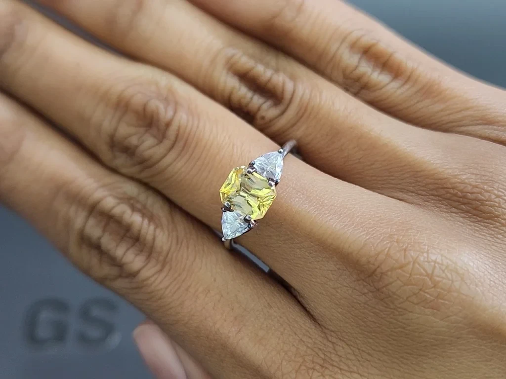 Сапфир Vivid Yellow в огранке радиант 1,63 карат, Шри-Ланка Изображение №5