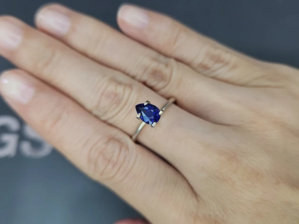 Сапфир Royal Blue в огранке груша 1,13 карат, Шри-Ланка  Изображение №5