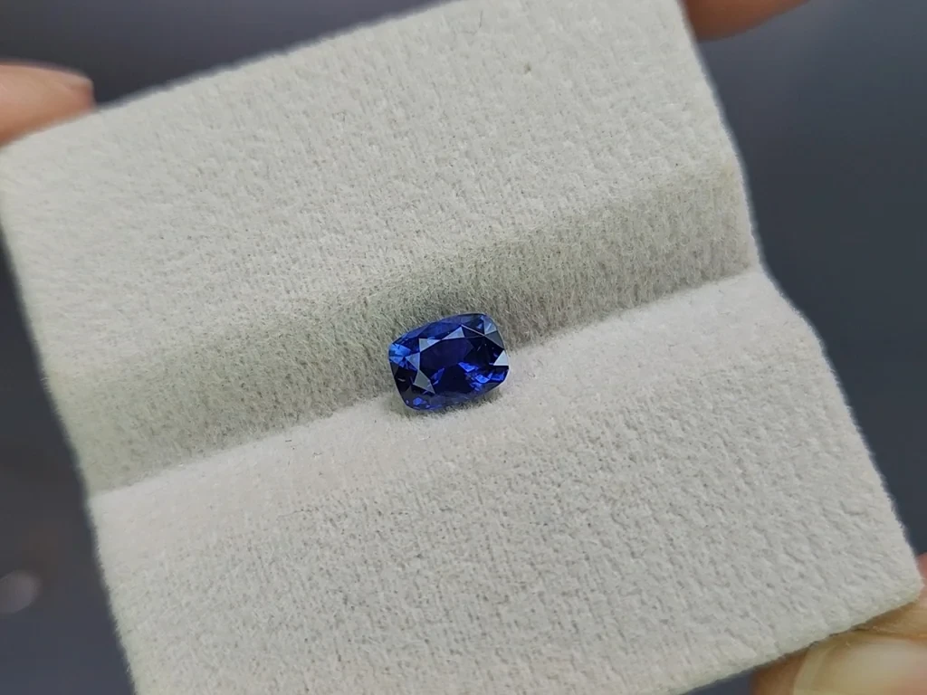 Сапфир Cornflower Blue в огранке кушон 1,14 карат, Шри-Ланка Изображение №4