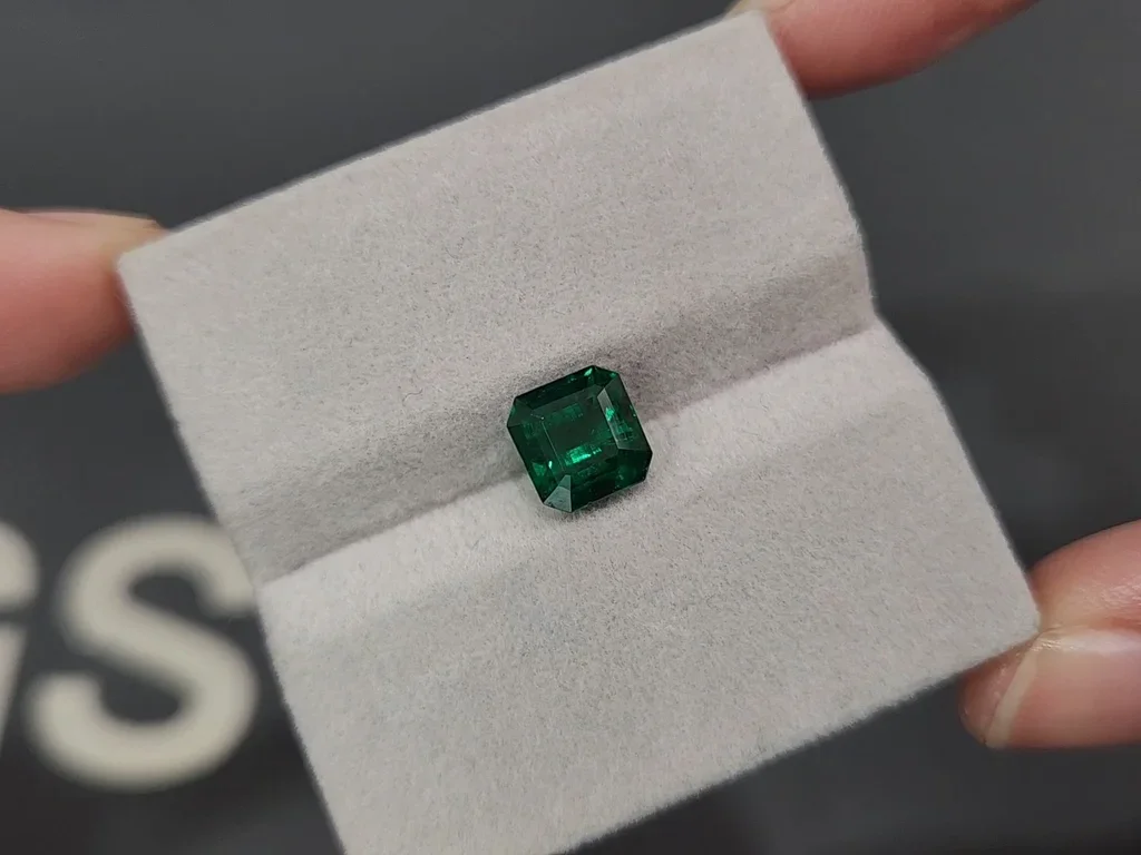 Изумруд Vivid Green в огранке октагон 2,18 карата, Пакистан Изображение №4