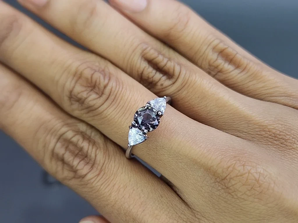 Сапфир со сменой цвета в огранке круг 1,62 карат, Шри-Ланка Изображение №8