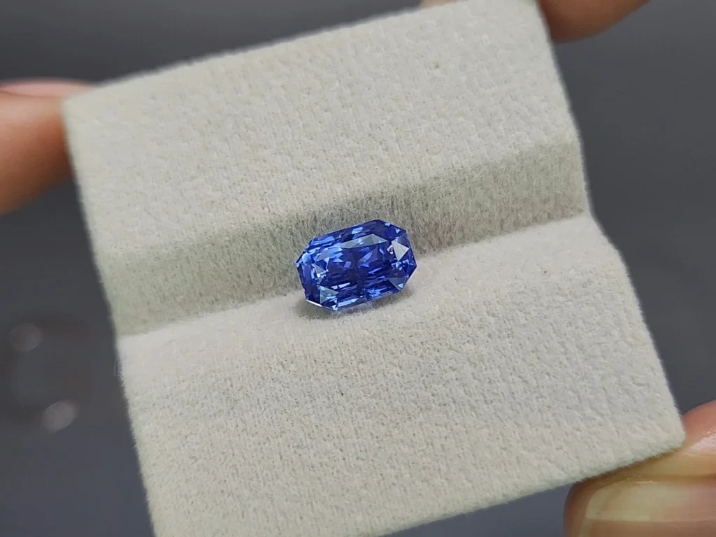 Сапфир Cornflower Blue в огранке радиант 3,45 карат, Шри-Ланка Изображение №4