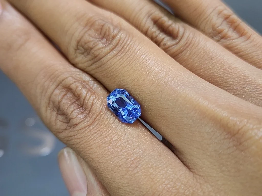Сапфир Cornflower Blue в огранке радиант 3,45 карат, Шри-Ланка Изображение №2