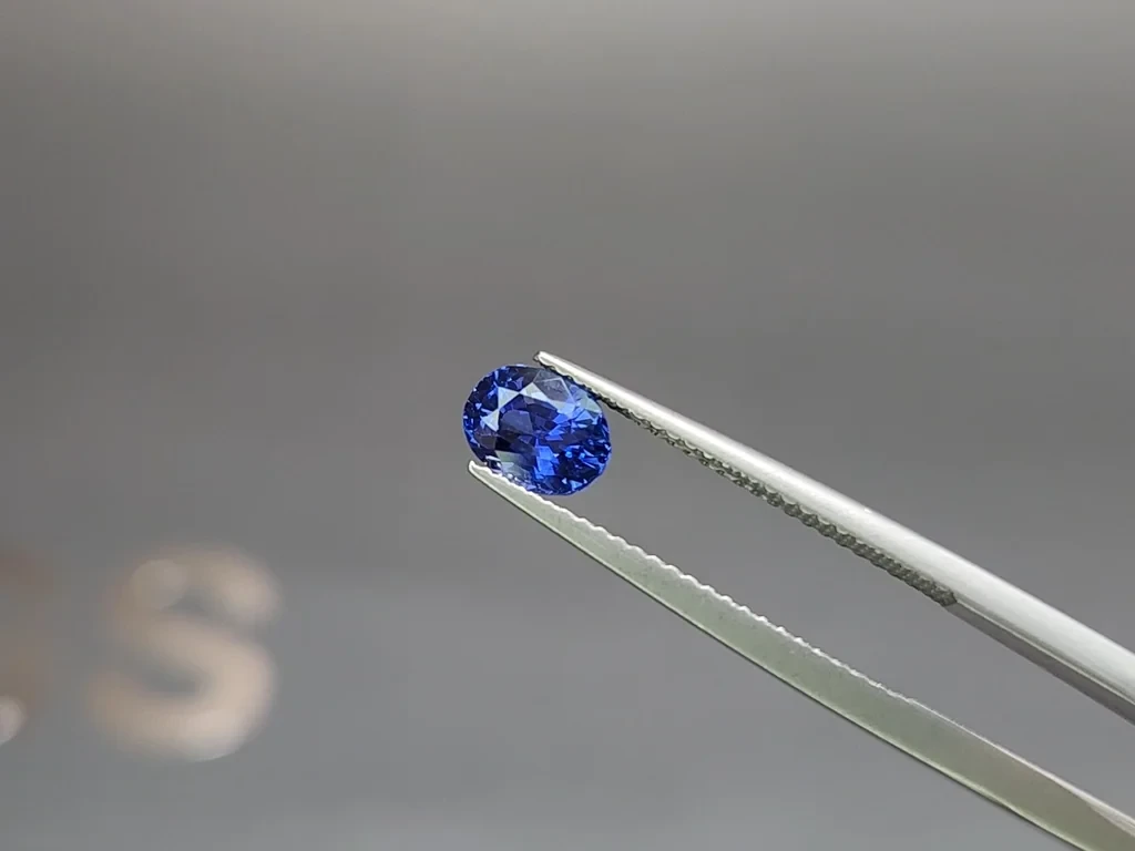 Сапфир Royal Blue в огранке овал 1,22 карат, Шри-Ланка  Изображение №3