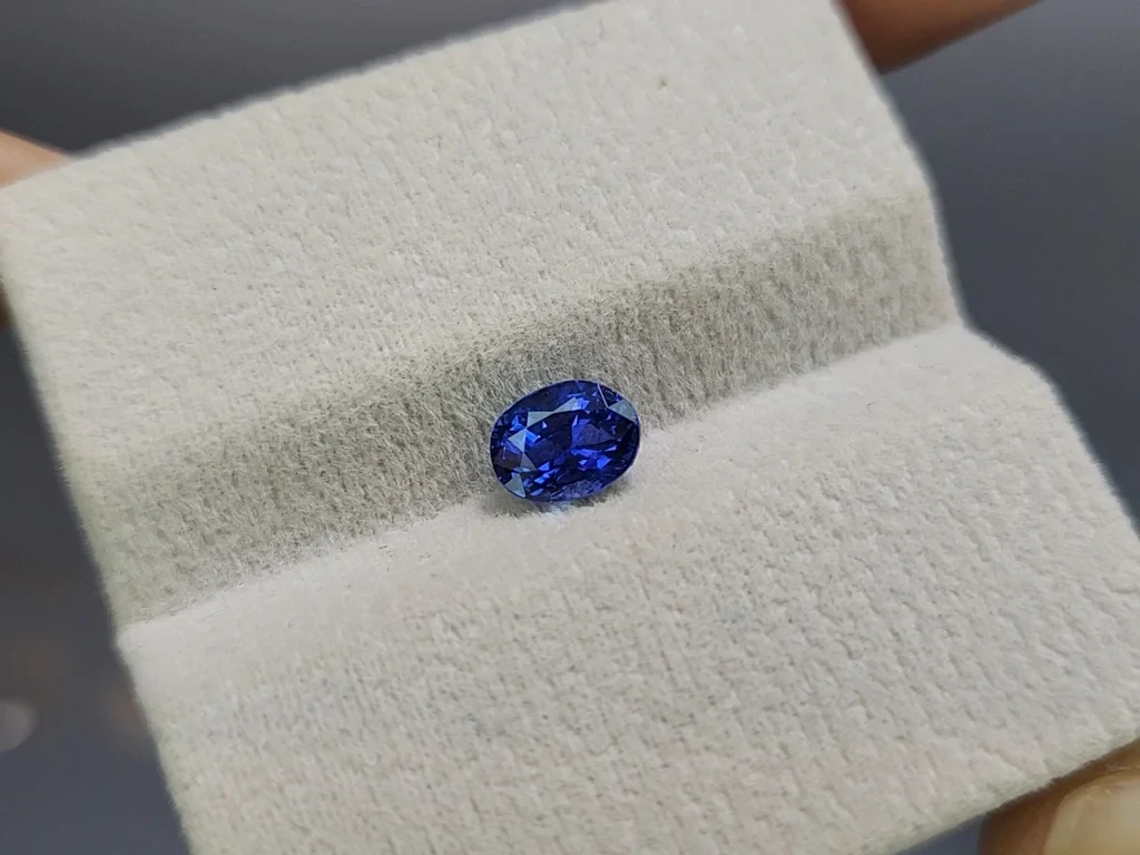 Сапфир Royal Blue в огранке овал 1,22 карат, Шри-Ланка  Изображение №4