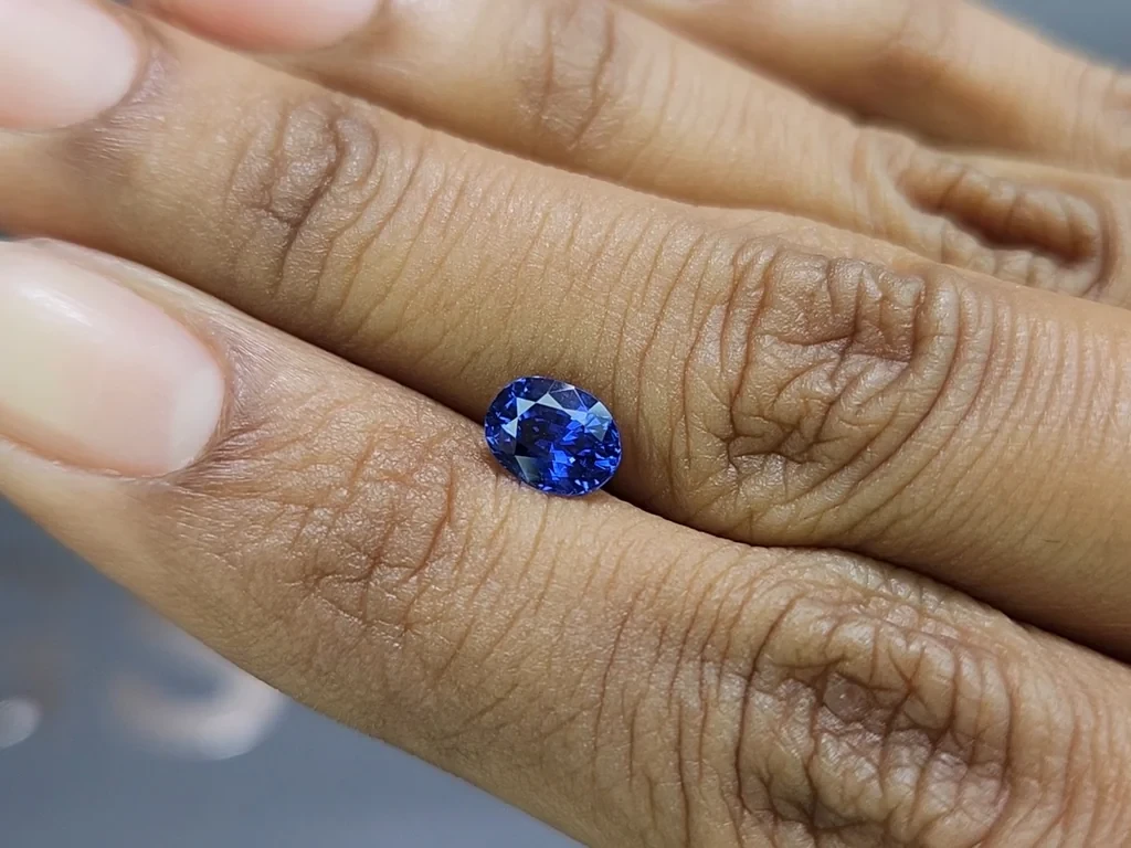 Сапфир Royal Blue в огранке овал 1,22 карат, Шри-Ланка  Изображение №2