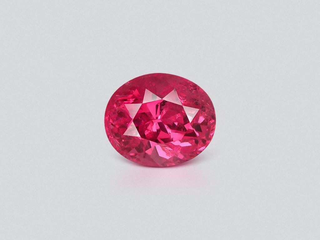 Шпинель Махенге hot pink в огранке овал 1,98 карата, Танзания Изображение №1