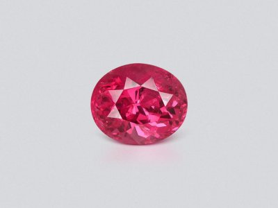 Шпинель Махенге hot pink в огранке овал 1,98 карата, Танзания photo