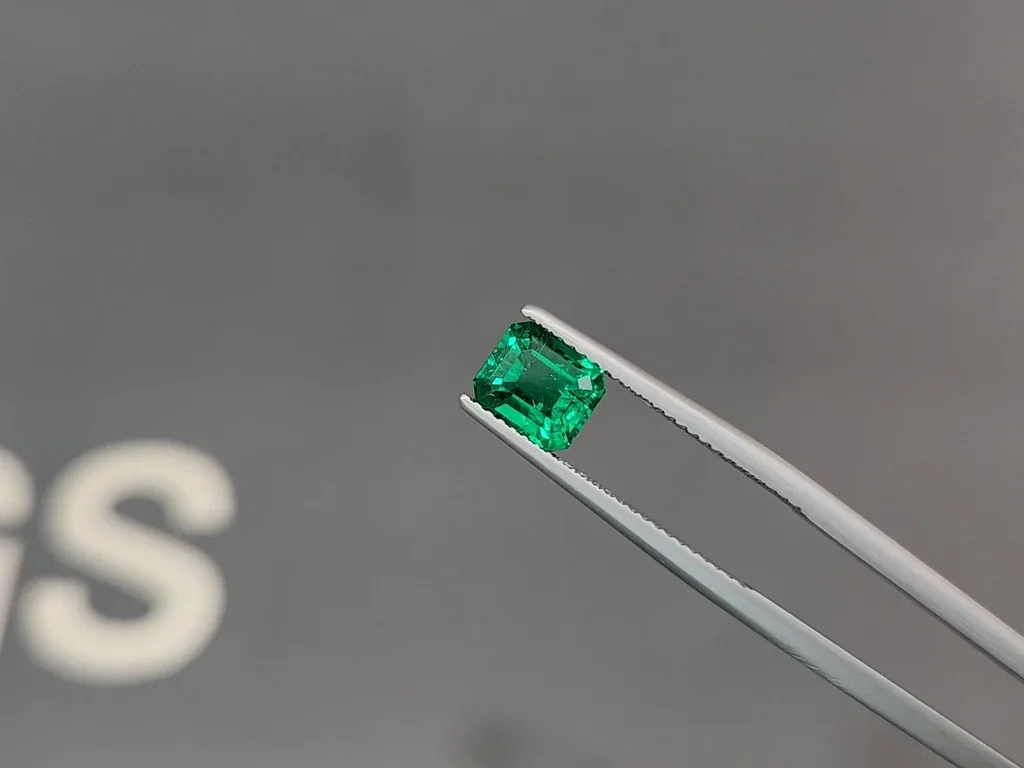 Изумруд Vivid Green в огранке октагон 1,64 карата, Пакистан Изображение №3