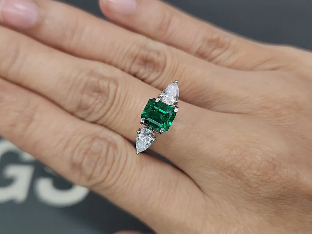 Изумруд Vivid Green в огранке октагон 1,64 карата, Пакистан Изображение №5