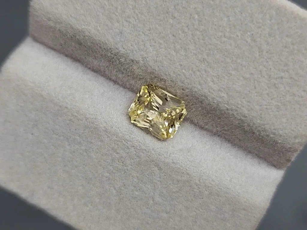 Сапфир Pastel Yellow в огранке радиант 1,60 карата, Шри-Ланка  Изображение №3