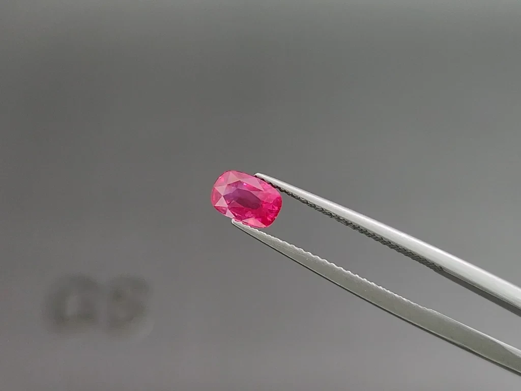 Красно-розовый рубин в огранке кушон 1,02 карат, Мозамбик Изображение №3