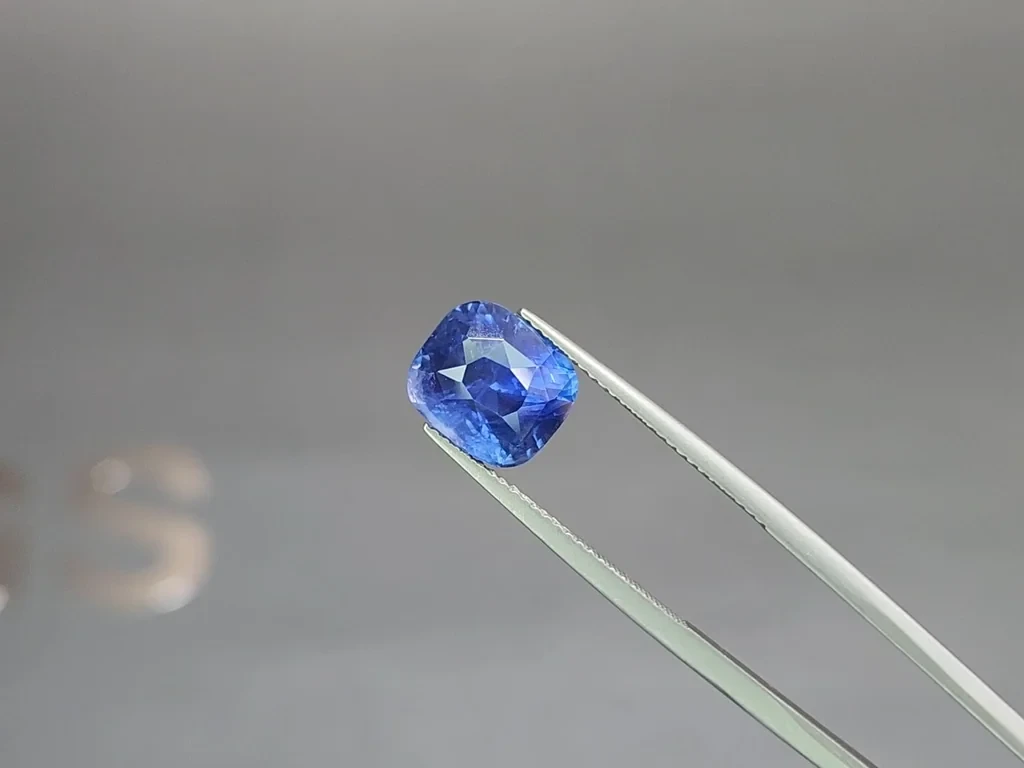 Негретый сапфир Royal Blue в огранке кушон 5,98 карат, Шри-Ланка Изображение №3
