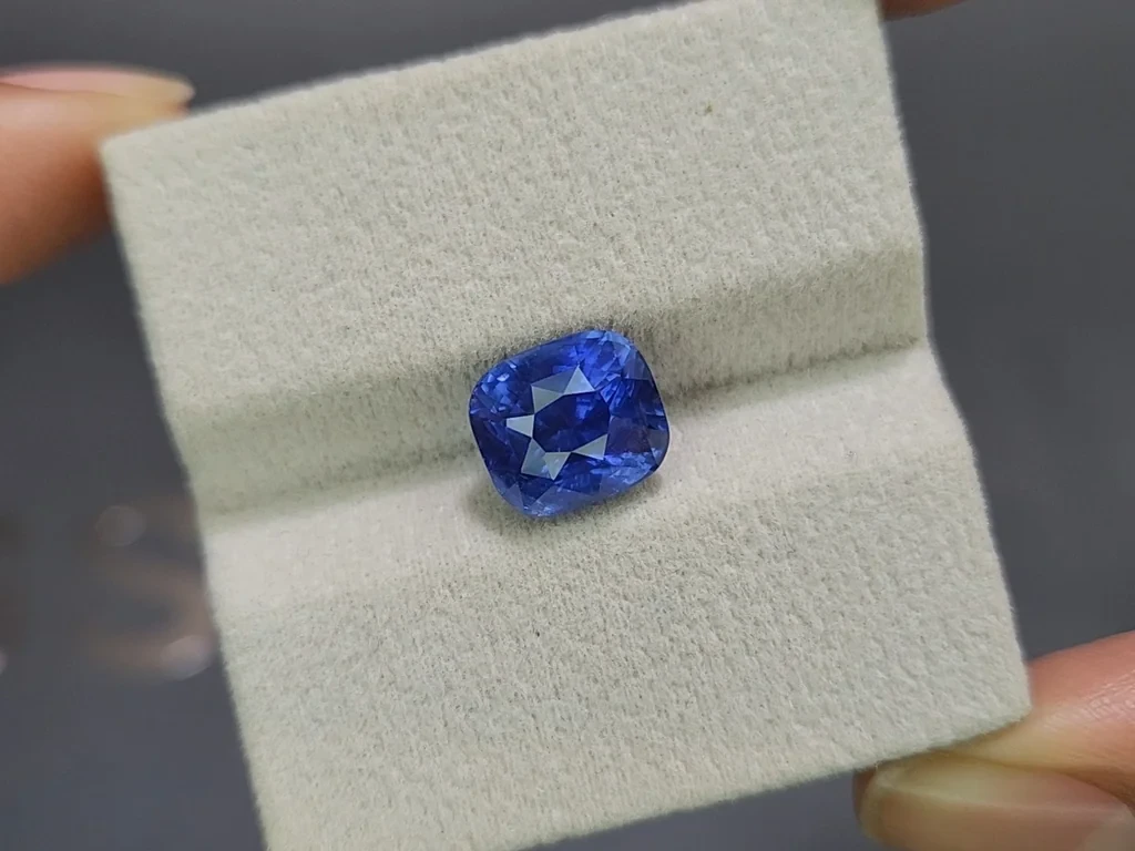 Негретый сапфир Royal Blue в огранке кушон 5,98 карат, Шри-Ланка Изображение №4