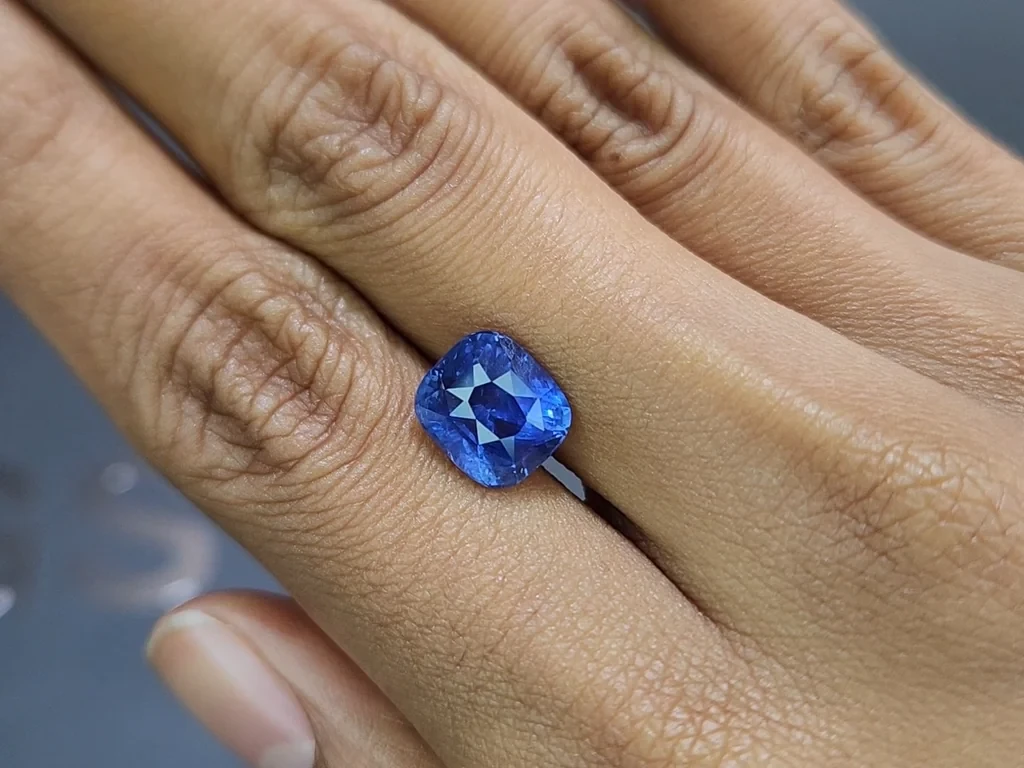 Негретый сапфир Royal Blue в огранке кушон 5,98 карат, Шри-Ланка Изображение №2