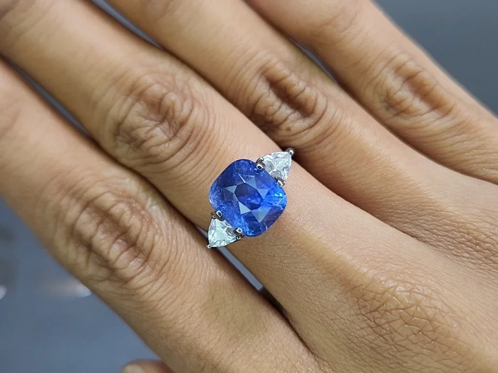 Негретый сапфир Royal Blue в огранке кушон 5,98 карат, Шри-Ланка Изображение №5