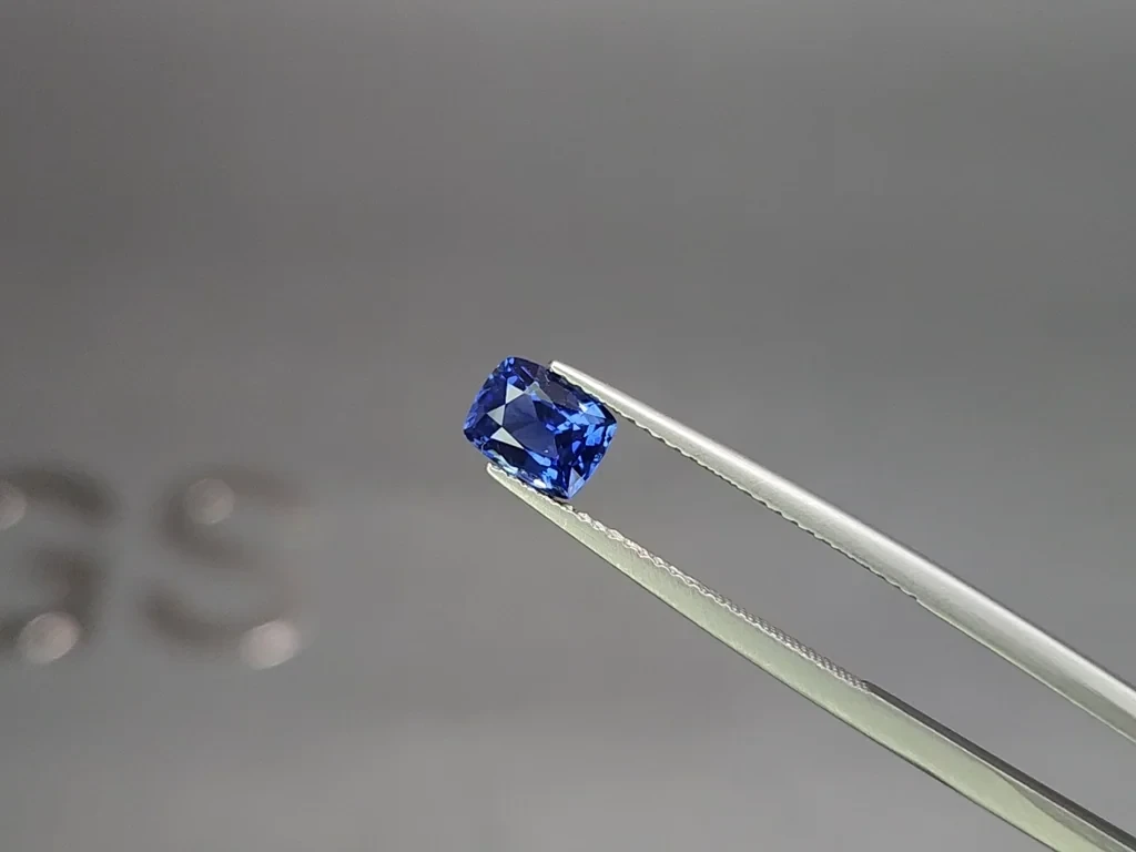 Сапфир Royal Blue в огранке кушон 1,16 карат, Шри-Ланка  Изображение №3