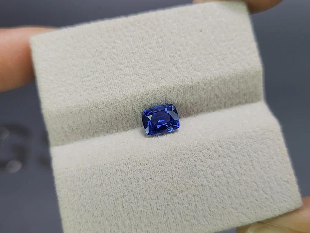Сапфир Royal Blue в огранке кушон 1,16 карат, Шри-Ланка  Изображение №4