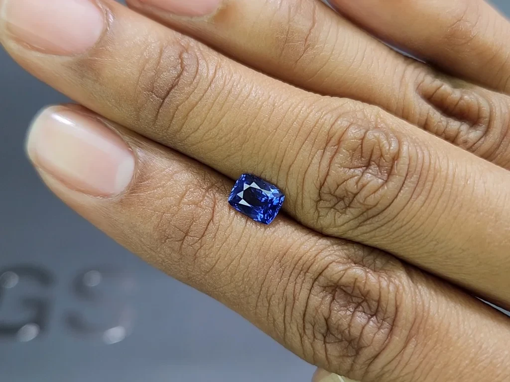Сапфир Royal Blue в огранке кушон 1,16 карат, Шри-Ланка  Изображение №2