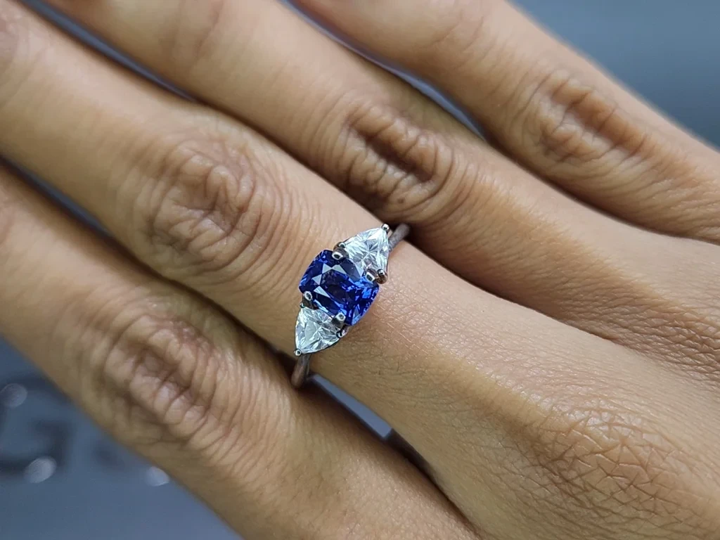 Сапфир Royal Blue в огранке кушон 1,16 карат, Шри-Ланка  Изображение №5
