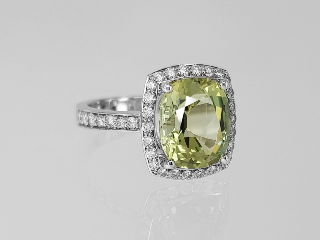 Кольцо с зеленовато-жёлтым турмалином 3,37 карат и бриллиантами в белом золоте 750 пробы Изображение №2